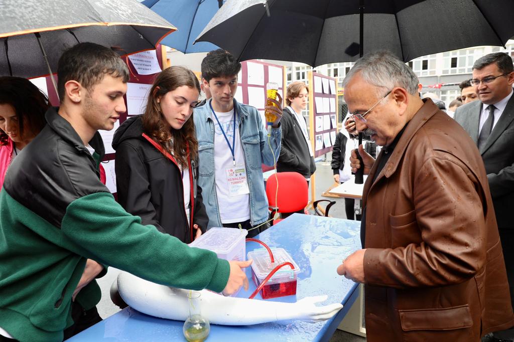 BAŞKAN GÜLER, GENÇ MUCİTLERLE BİR ARAYA GELDİ BAŞKAN GÜLER, GENÇ MUCİTLERLE BİR ARAYA GELDİ
