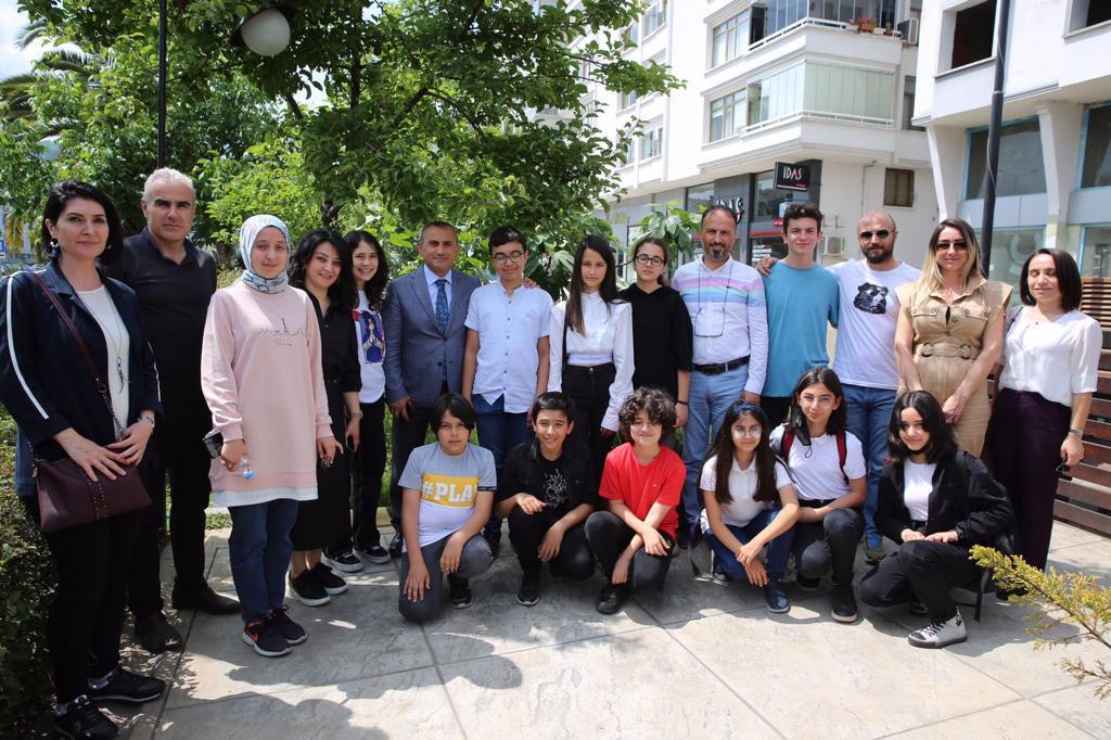 Vali Sonel’den TÜBİTAK Projelerinde Başarılı Öğrencilere Motivasyon 