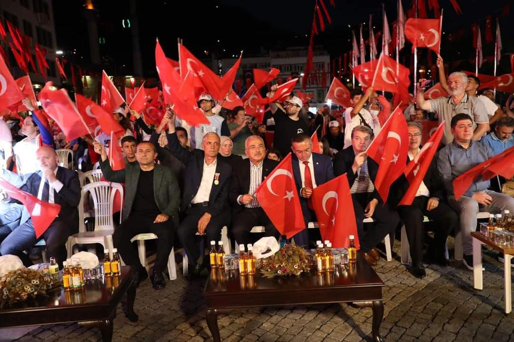 ORDU 15 TEMMUZ GECESİ YİNE TEK YÜREK OLDU ORDU 15 TEMMUZ GECESİ YİNE TEK YÜREK OLDU