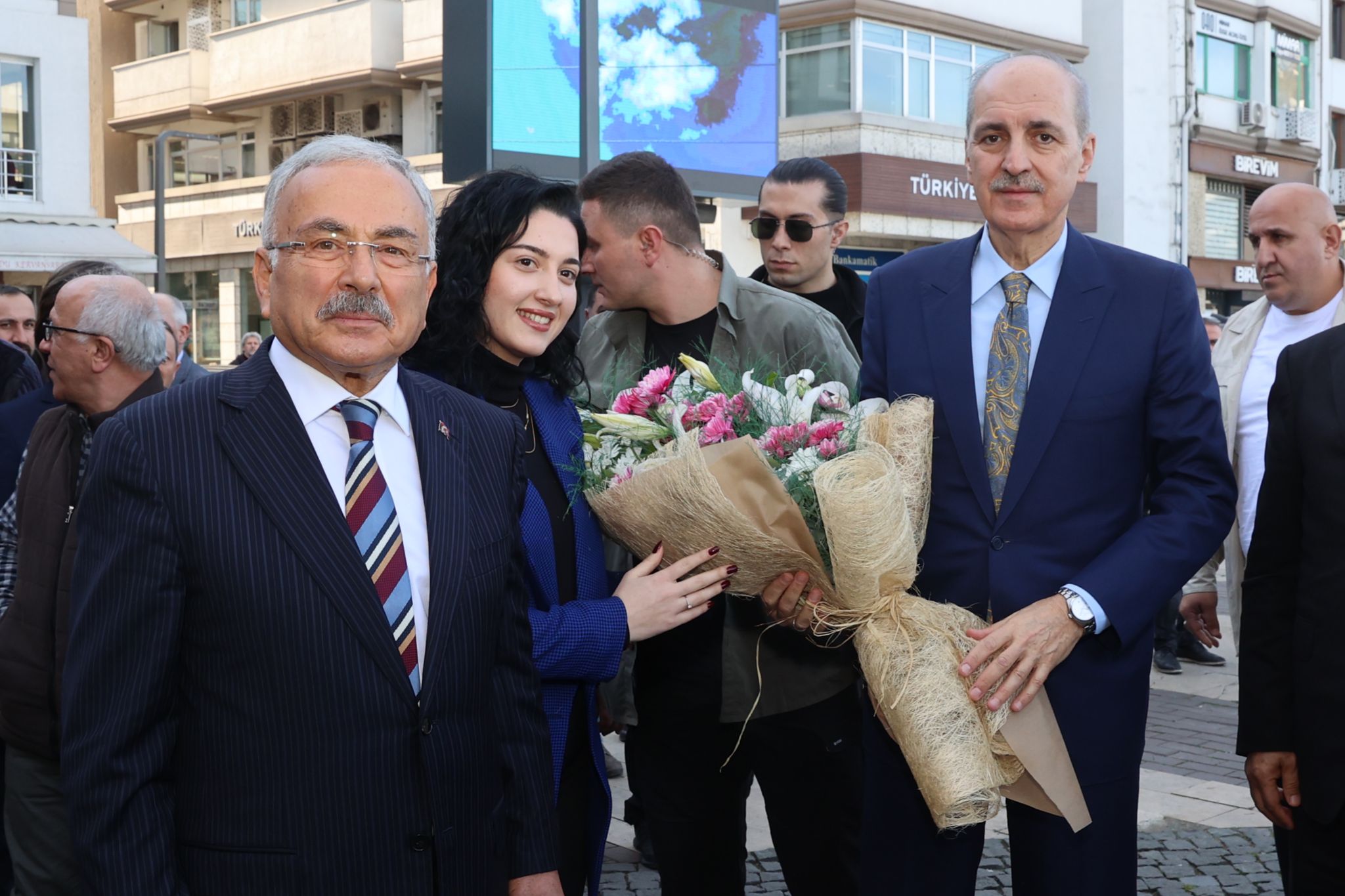 Numan Kurtulmuş Büyükşehir Belediyesini Ziyaret Etti Numan Kurtulmuş Büyükşehir Belediyesini Ziyaret Etti